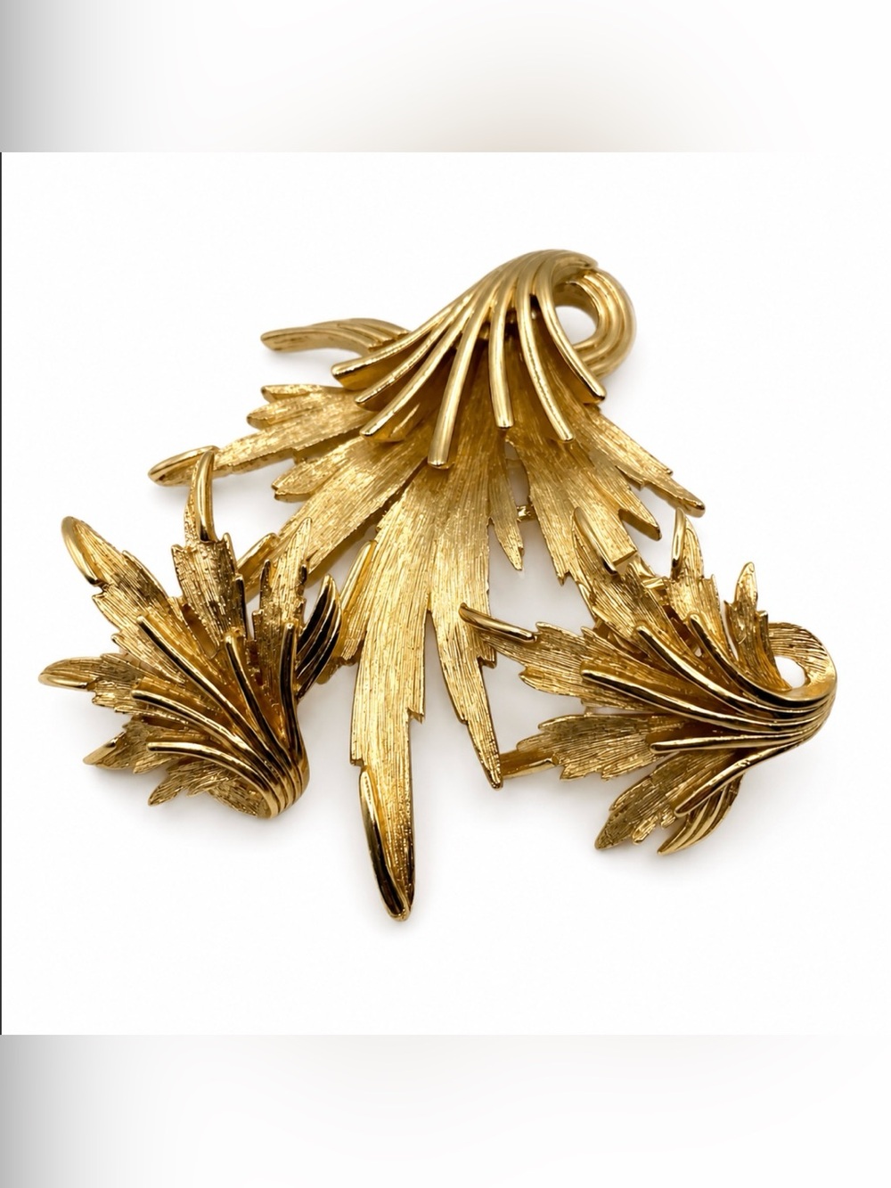 Crown Trifari Signed Leaf Pendant/Brooch & Clip On Earrings SET 50’s Vintage - Picture 9 of 11